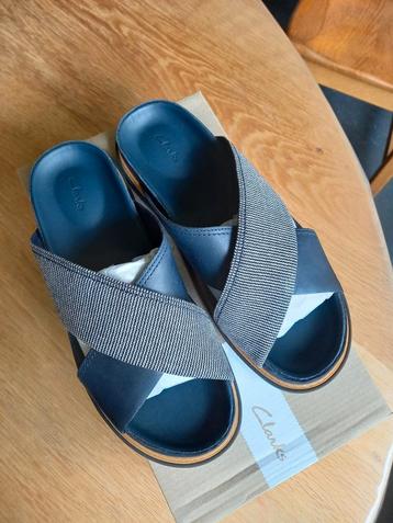 Clarks slippers beschikbaar voor biedingen