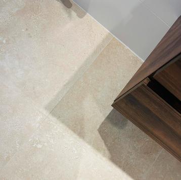 Hoogwaardige vloertegels uit Italië voor badkamer/ WC beschikbaar voor biedingen