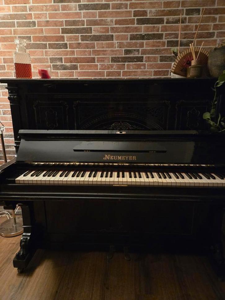 Piano Neumeyer, Muziek en Instrumenten, Piano's, Gebruikt, Piano, Zwart, Ophalen of Verzenden