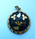 Geelmetalen hanger met vogel en bladeren kettinghanger, Ophalen of Verzenden, Gebruikt, Goud, Overige materialen