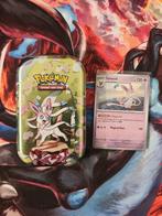 Pokémon Prismatic Evolutions – Sylveon Tin, Ophalen of Verzenden, Nieuw, Meerdere kaarten