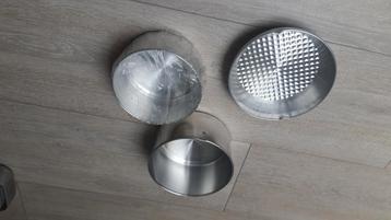 Nieuw setje van 3 aluminium pannen beschikbaar voor biedingen