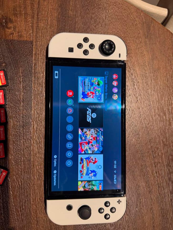 Nintendo Switch OLED + 6 Games + Opbergtas, Spelcomputers en Games, Games | Nintendo Switch, Zo goed als nieuw, Avontuur en Actie