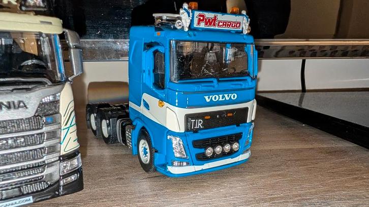 Gezocht! Onderdelen van deze Volvo!, Hobby en Vrije tijd, Modelauto's | 1:50, Bus of Vrachtwagen, Tekno, Ophalen