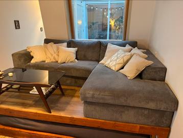 Hoekbank grijs ribstof (ophalen week 39) - met chaise longue beschikbaar voor biedingen