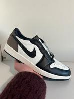 Nike Air Jordan 1 low Mocha maat 44,5, Kleding | Heren, Bruin, ., Nieuw, Ophalen of Verzenden