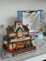 Dickensville R.R. Station kersthuis aanv kerstdorp, Diversen, Kerst, Ophalen of Verzenden, Zo goed als nieuw