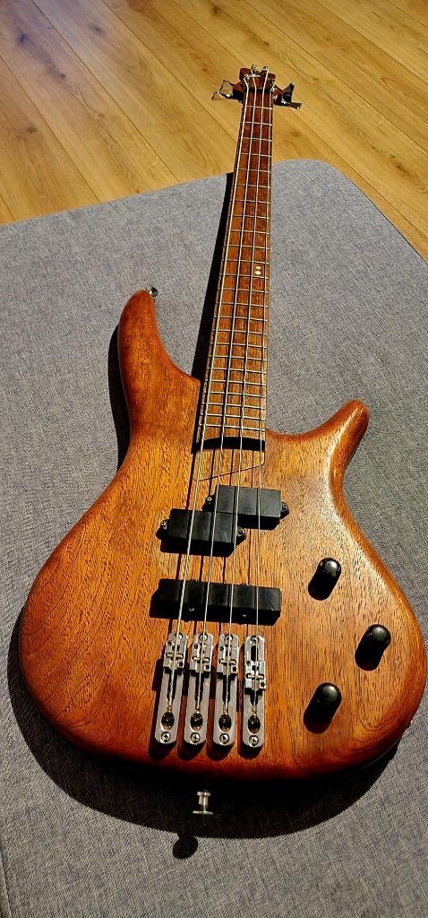 Langowski bass guitar, Muziek en Instrumenten, Instrumenten | Toebehoren, Elektrische gitaar, Ophalen