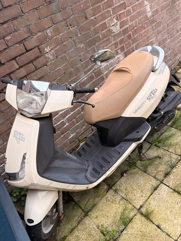 Peugeot vivacity sixties inc slot!, Fietsen en Brommers, Scooters | Peugeot, Zo goed als nieuw, Vivacity, Benzine, Ophalen of Verzenden