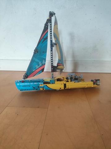 Lego zeilboot 42074 beschikbaar voor biedingen