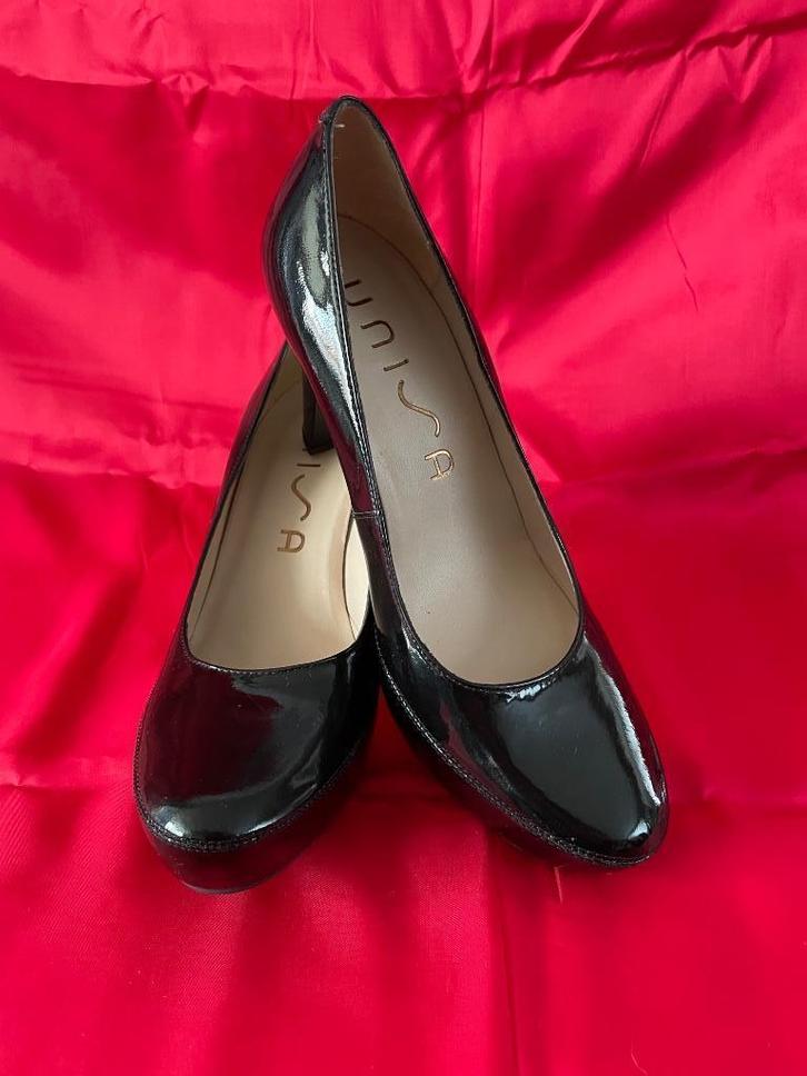 Unisa pumps – zwart lakleer – maat 39. Nieuw, Kleding | Dames, Schoenen, Nieuw, Pumps, Zwart, Ophalen of Verzenden