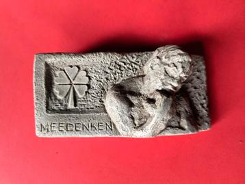 Stenen beeld meedenken klavertje 5 denkende man naar Rodin beschikbaar voor biedingen