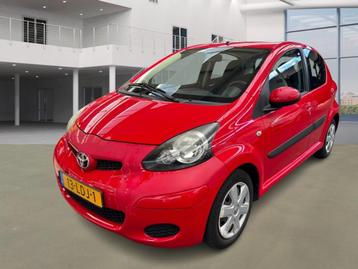 Toyota Aygo 1.0 12V Vvt-i 5DRS 2010 Rood beschikbaar voor biedingen