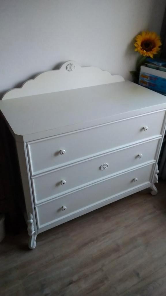 Mooie commode met bijbehorende plank!, Kinderen en Baby's, Kinderkamer | Commodes en Kasten, Zo goed als nieuw, 90 tot 105 cm