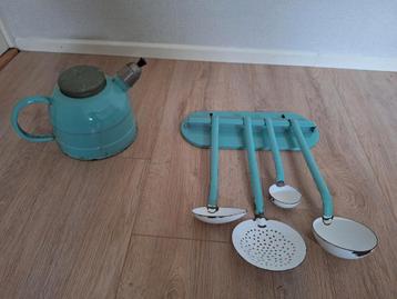 Mintgroen emaille lepelrekje + fluitketel beschikbaar voor biedingen