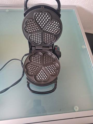 Wafelijzer voor hartvormige wafels beschikbaar voor biedingen