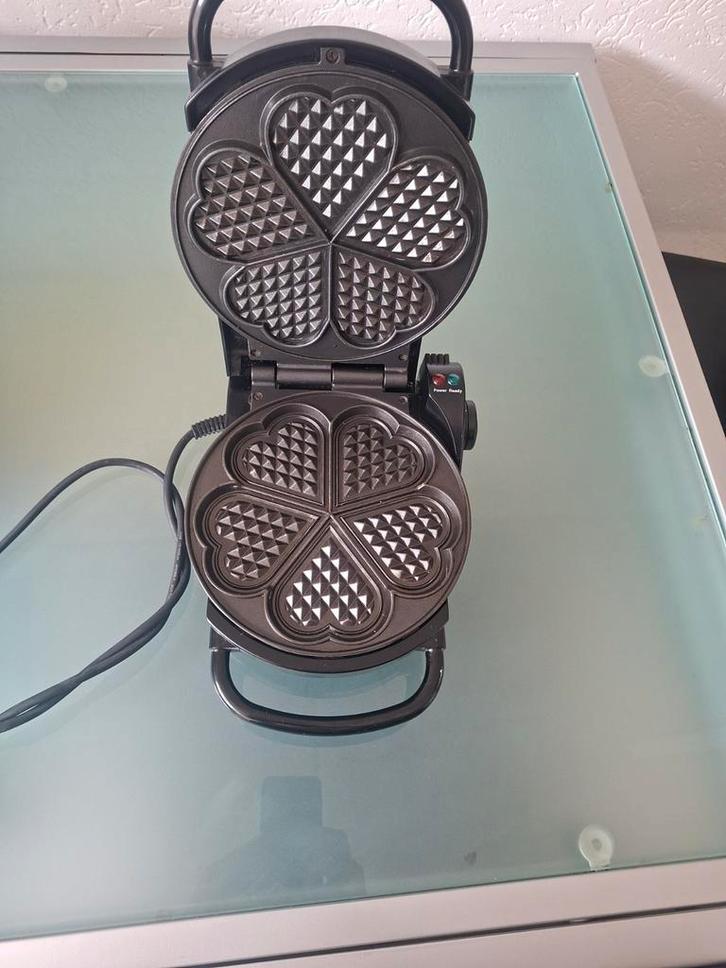 Wafelijzer voor hartvormige wafels, Witgoed en Apparatuur, Wafelijzers, Gebruikt, Uitneembare platen, Vaatmachinebestendige platen