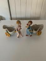 Twee beeldjes meisje en jongen met kar Barok Brocant, Antiek en Kunst, Ophalen of Verzenden