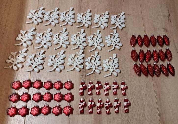 Mooi rood / wit decoratie set voor in de kerstboom, Diversen, Kerst, Ophalen of Verzenden