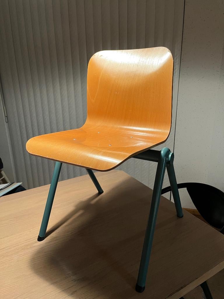 4 Schoolstoeltjes, Huis en Inrichting, Stoelen, Ophalen, Gebruikt, Overige kleuren, Vier