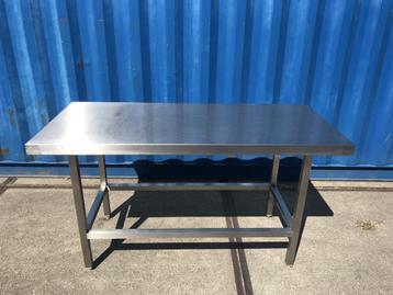 RVS solide gelaste werktafel + rvs kokers onder werkblad beschikbaar voor biedingen