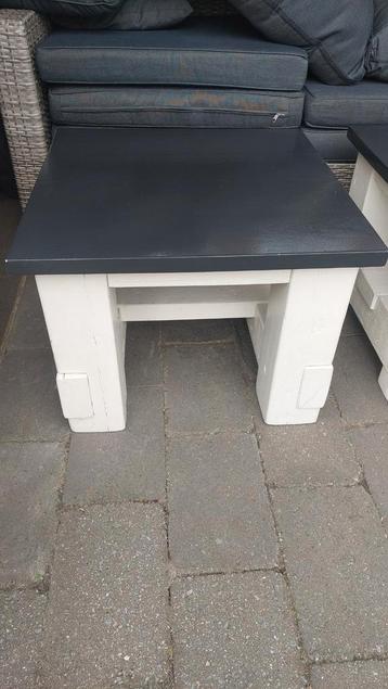2 mooie bijzettafels beschikbaar voor biedingen