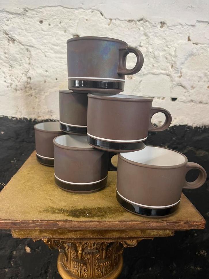 Set 6 vintage Hornsea England Contrast mokken zwart bruin, Huis en Inrichting, Keuken | Servies, Gebruikt, Kop(pen) en/of Schotel(s)