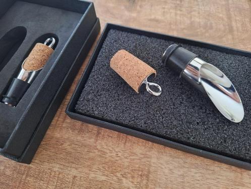 2x wijnschenker met stop / schenktuit + kurk, Huis en Inrichting, Keuken | Keukenbenodigdheden, Nieuw, Ophalen of Verzenden