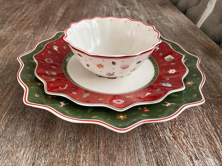 Kerstservies - 10 Personen, Huis en Inrichting, Keuken | Servies, Gebruikt, Compleet servies, Overige stijlen, Keramiek, Ophalen