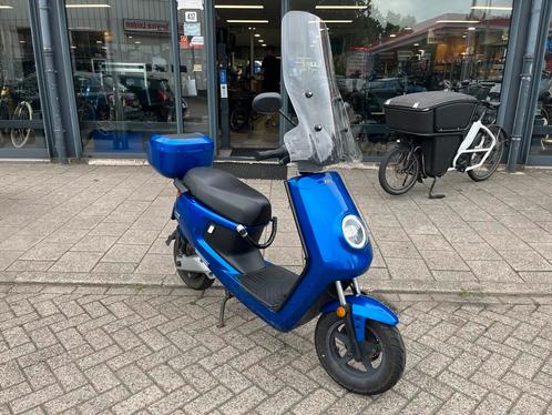 NIU MQI+SPORT grote accu 6900km (bj 2021), Fietsen en Brommers, Brommers | Overige merken, Gebruikt