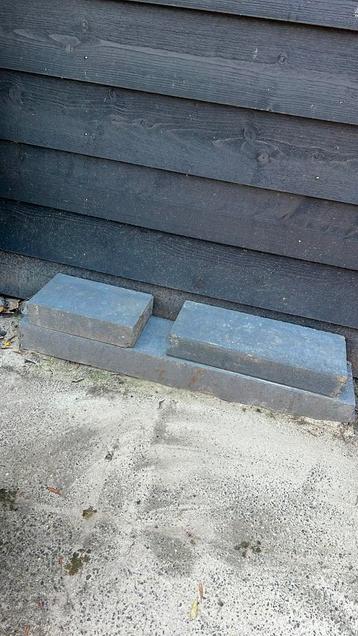 Gratis: Sluitband 100x20x10 cm en 2 kleinere stukken beschikbaar voor biedingen
