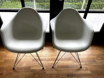 Vitra Eames DAR stoelen wit 2x beschikbaar voor biedingen