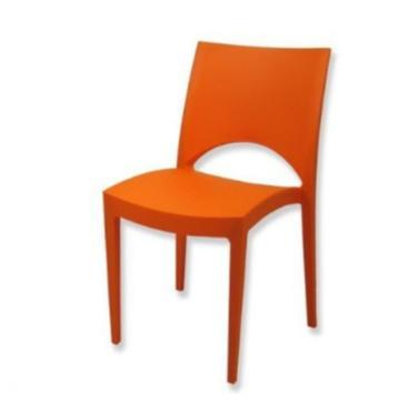 Stoel trendy oranje beschikbaar voor biedingen