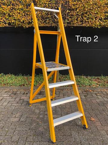 Trappen glasvezel in nette staat op wielen. beschikbaar voor biedingen
