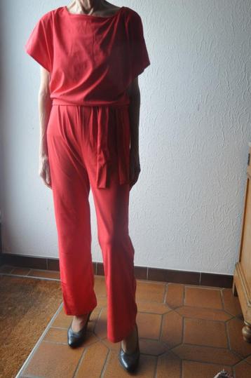 Rode jumpsuit met korte vledermuismouwen - maat S beschikbaar voor biedingen