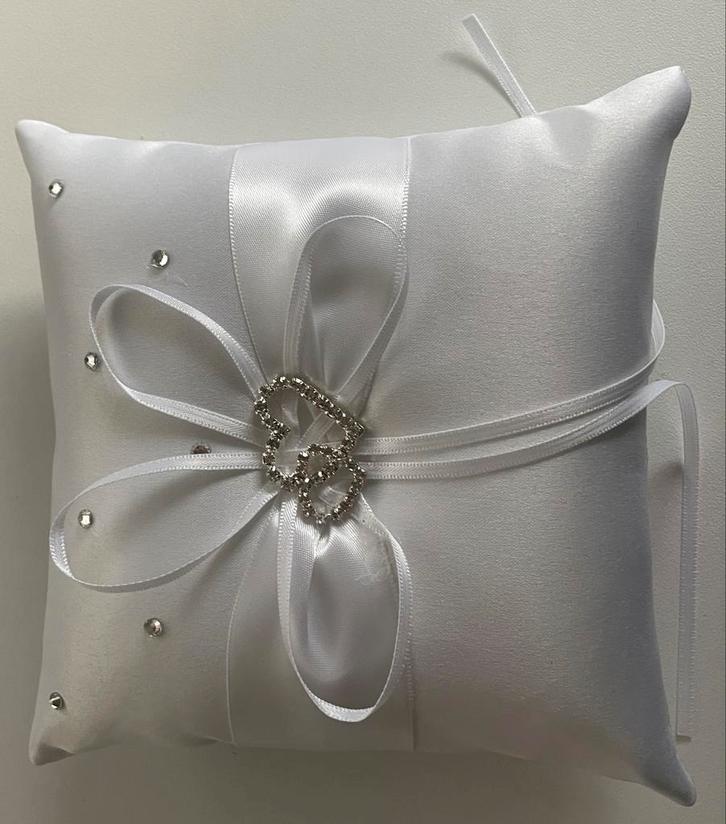 2 Ringkussens wit met strass hart, Huis en Inrichting, Woonaccessoires | Overige, Nieuw, Ophalen of Verzenden