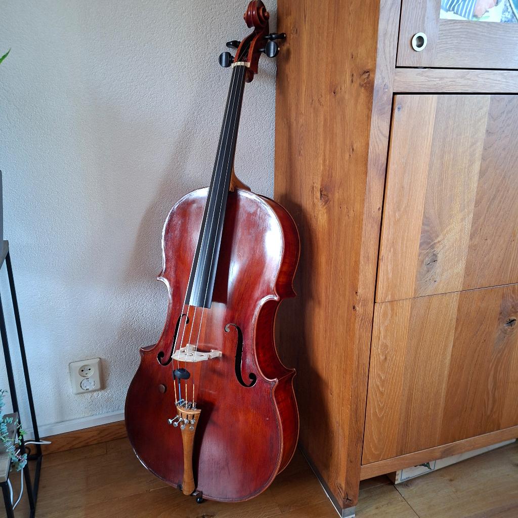 Handgemaakte 4/4 Cello, Muziek en Instrumenten, Strijkinstrumenten | Cello's, Zo goed als nieuw, 4/4-cello, Met koffer, Ophalen