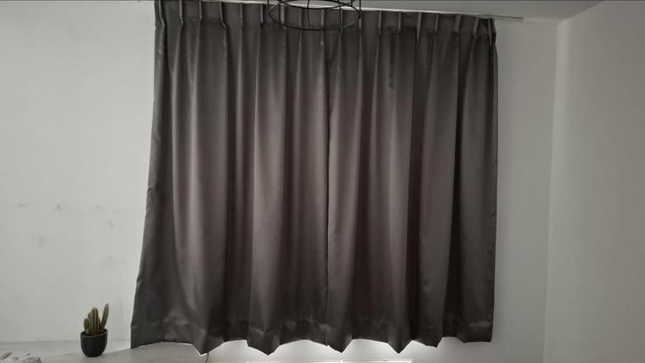 Verduisterende gordijnen grijs + witte vitrages (2 ramen), Huis en Inrichting, Stoffering | Gordijnen en Lamellen, Zo goed als nieuw