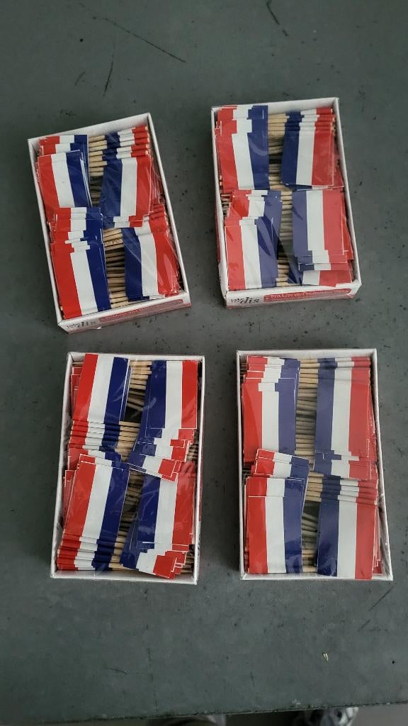 Prikkers met vlag 3 pakjes a 144 stuks nieuw., Ophalen of Verzenden, Nieuw