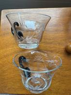 Andries Copier Leerdam?? 2 glazen zwart handvat gravure, Verzamelen, Glas en Borrelglaasjes, Ophalen of Verzenden, Zo goed als nieuw