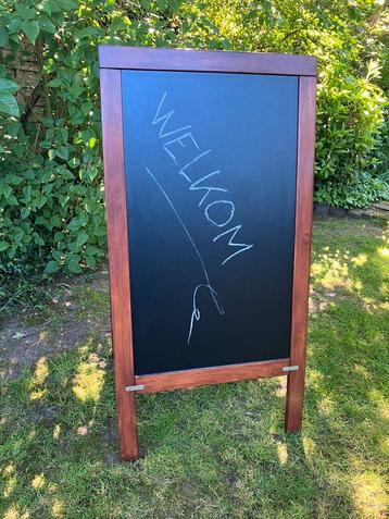 Groot krijtstoepbord - reclame bord beschikbaar voor biedingen