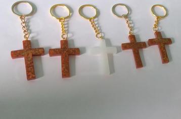 Kruisjes sleutelhangers van epoxy  beschikbaar voor biedingen
