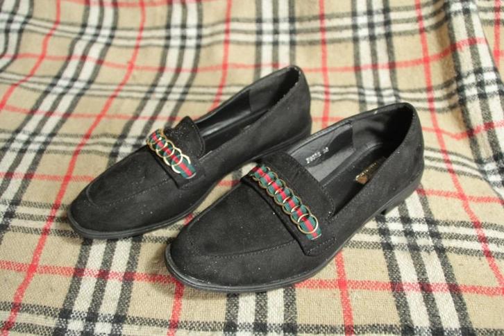 Mooie zwarte instappers. Mt 38 Merk Rianda, Kleding | Dames, Schoenen, Zo goed als nieuw, Instappers, Zwart, Ophalen of Verzenden