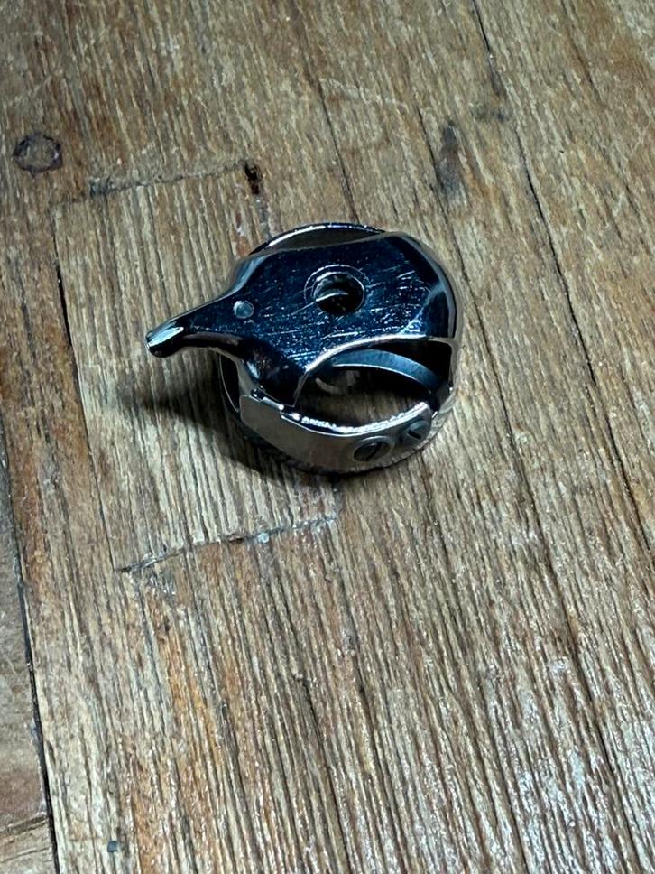 Origineel spoelhuis Husqvarna naaimachine, Hobby en Vrije tijd, Naaimachines en Toebehoren, Nieuw, Toebehoren, Husqvarna, Ophalen of Verzenden