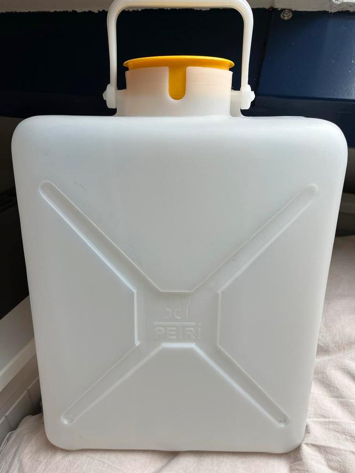 Witte jerrycan met gele dop, Caravans en Kamperen, Kampeeraccessoires, Gebruikt, Ophalen of Verzenden