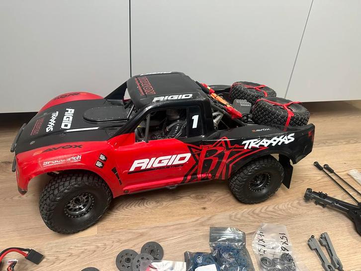 Traxxas Unlimited Desert Racer 4WD, Hobby en Vrije tijd, Modelbouw | Radiografisch | Auto's, Zo goed als nieuw, Auto offroad, Ophalen of Verzenden