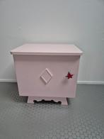 Roze kastje met deur, Minder dan 50 cm, Gebruikt, Vintage, Ophalen of Verzenden