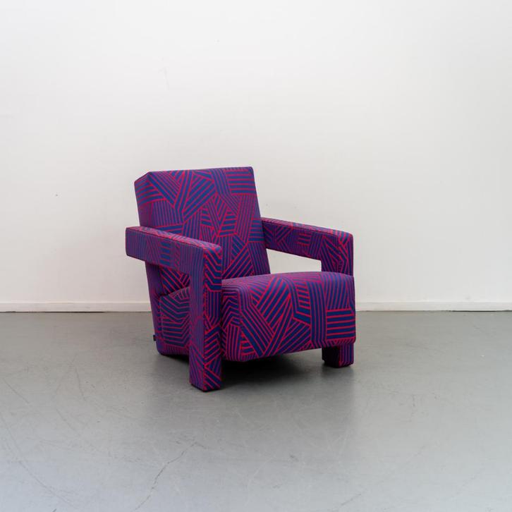 2x Cassina Utrecht Chair G Rietveld LMTD edition Red on Blue, Huis en Inrichting, Fauteuils, Nieuw, Stof, Ophalen of Verzenden