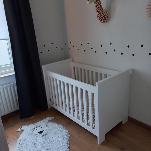 Muurstickers, zwarte stip babykamer kinderkamer, Kinderen en Baby's, Kinderkamer | Inrichting en Decoratie, Zo goed als nieuw