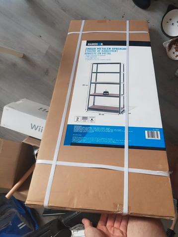 hands on stalen opberg rek nieuw in doos beschikbaar voor biedingen